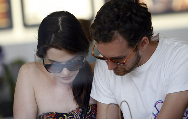 ANNE HATHAWAY AND BOYFRIEND SIGHTING